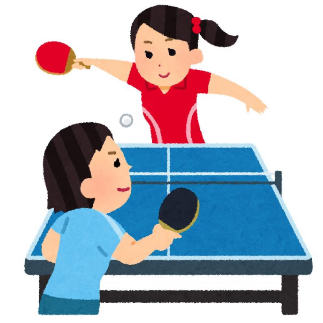 两个学生在操场运动
